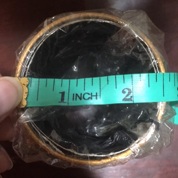 Beautiful green and golden bangle set - Picture 2 of 2